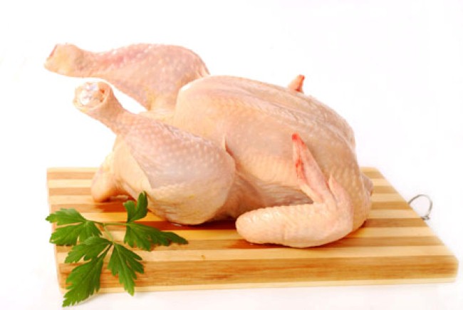 Trong thịt gà cũng chứa lượng lớn axit amin được gọi là tryptophan có tác dụng làm dịu thần kinh, kích thích giấc ngủ.